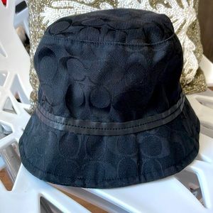 🧥🖤Coach bucket hat🖤